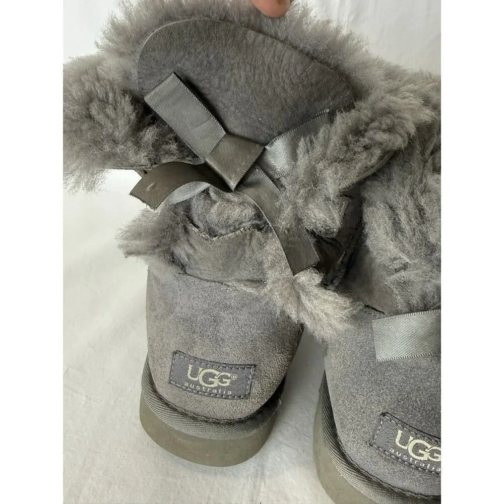 UGG Mini Bailey Bow II Boots Gray Suede Women’s Size 9 Cozy Winter Shoes.